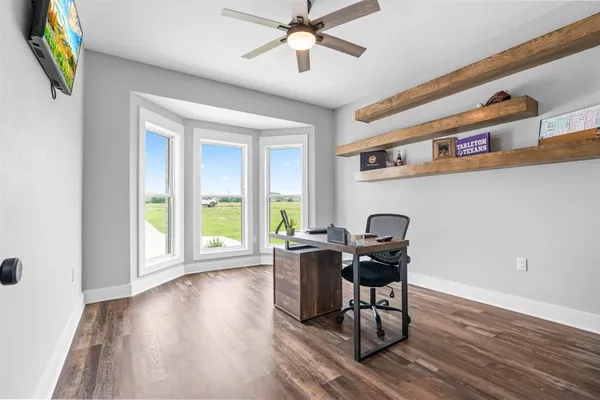 $499,999 | 124 High Point Drive, Hillsboro, TX 76645