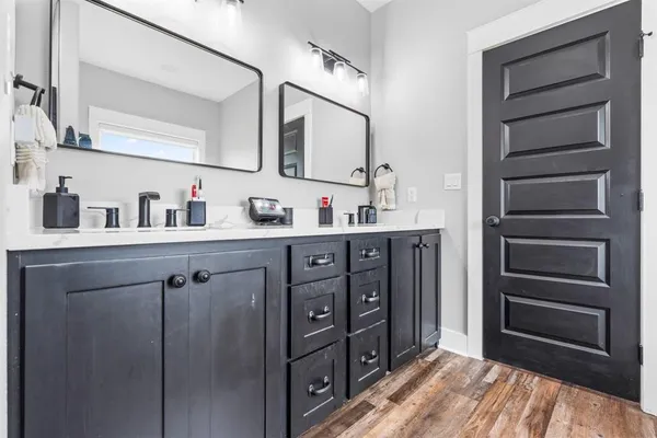 $499,999 | 124 High Point Drive, Hillsboro, TX 76645