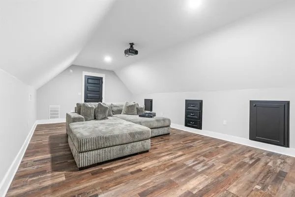 $499,999 | 124 High Point Drive, Hillsboro, TX 76645