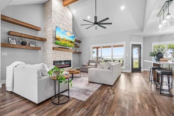 $499,999 | 124 High Point Drive, Hillsboro, TX 76645