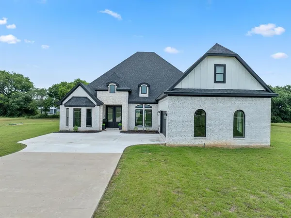 $499,500 | 124 High Point Drive, Hillsboro, TX 76645