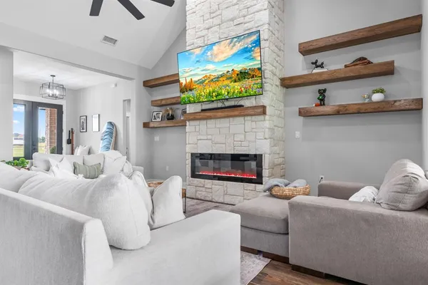 $499,500 | 124 High Point Drive, Hillsboro, TX 76645