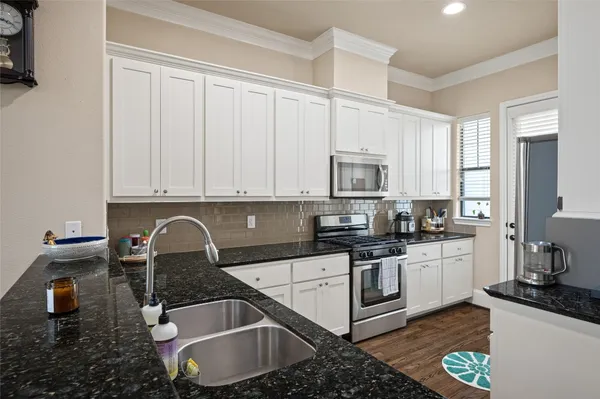 $3,000 | 1114 West 25th Street, Houston, TX 77008