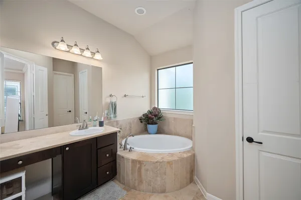 $3,000 | 1114 West 25th Street, Houston, TX 77008