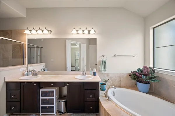 $3,000 | 1114 West 25th Street, Houston, TX 77008