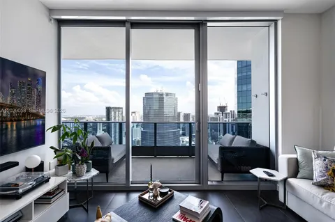 $875,000 | 200 Biscayne Blvd Way, Unit 4812, Miami, FL 33131