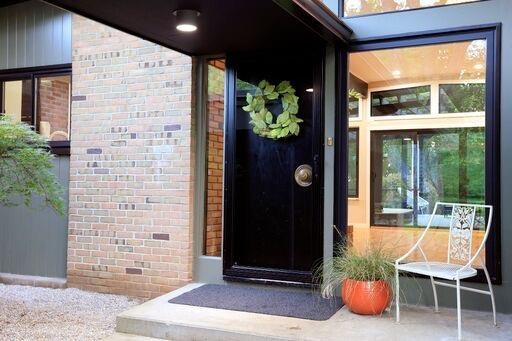 911 Robin Road Ann Arbor, MI 48103 - Photo 3 of 52 Photo 3
