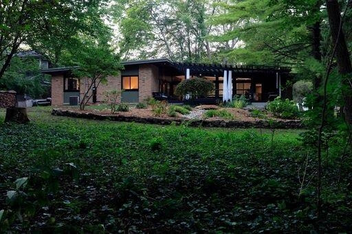 911 Robin Road Ann Arbor, MI 48103 - Photo 9 of 52 Photo 9