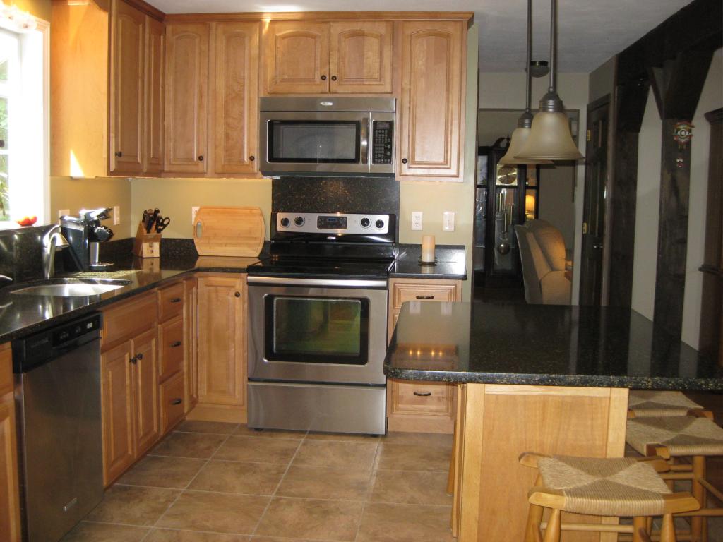 3 Danforth Road Merrimack, NH 03054 - Photo 2 of 28