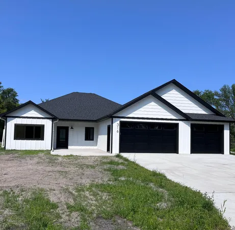 $483,000 | 316 Southwest 4th Avenue Southwest, Hankinson, ND 58041