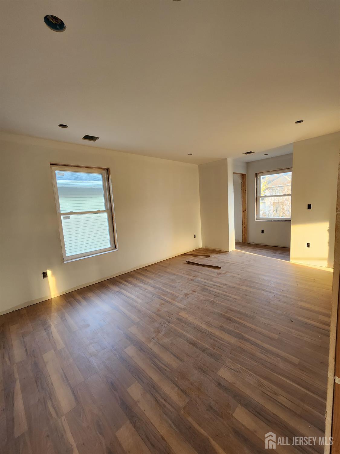 10 Myrtle Street Edison, NJ 08817 - Photo 4 of 10 Gallery Image 4