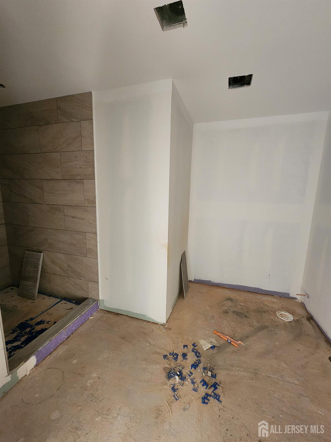 10 Myrtle Street Edison, NJ 08817 - Photo 5 of 10 Gallery Image 5