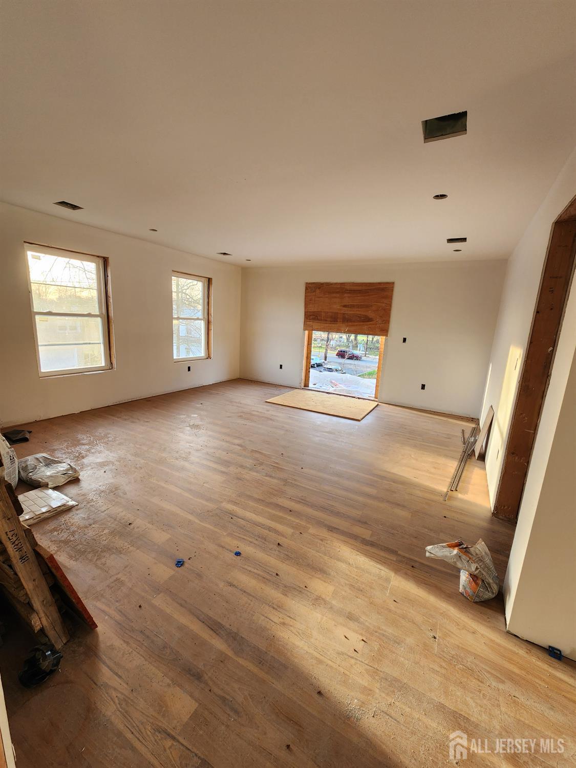 10 Myrtle Street Edison, NJ 08817 - Photo 6 of 10 Gallery Image 6