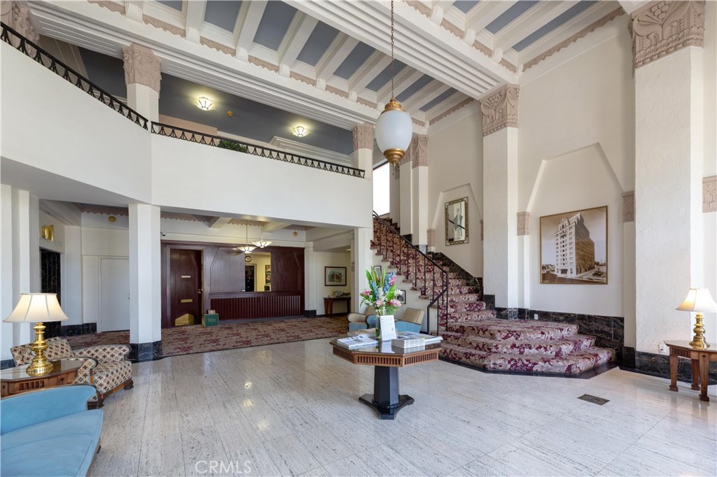 140 Linden Avenue, Unit 316 Long Beach, CA 90802 - Photo 2 of 11 a living room with furniture and a large window
