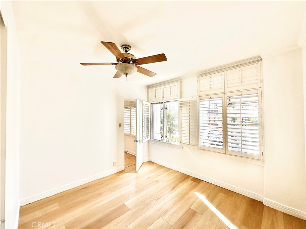 140 Linden Avenue, Unit 316 Long Beach, CA 90802 - Photo 8 of 11 a view of an empty room with a window