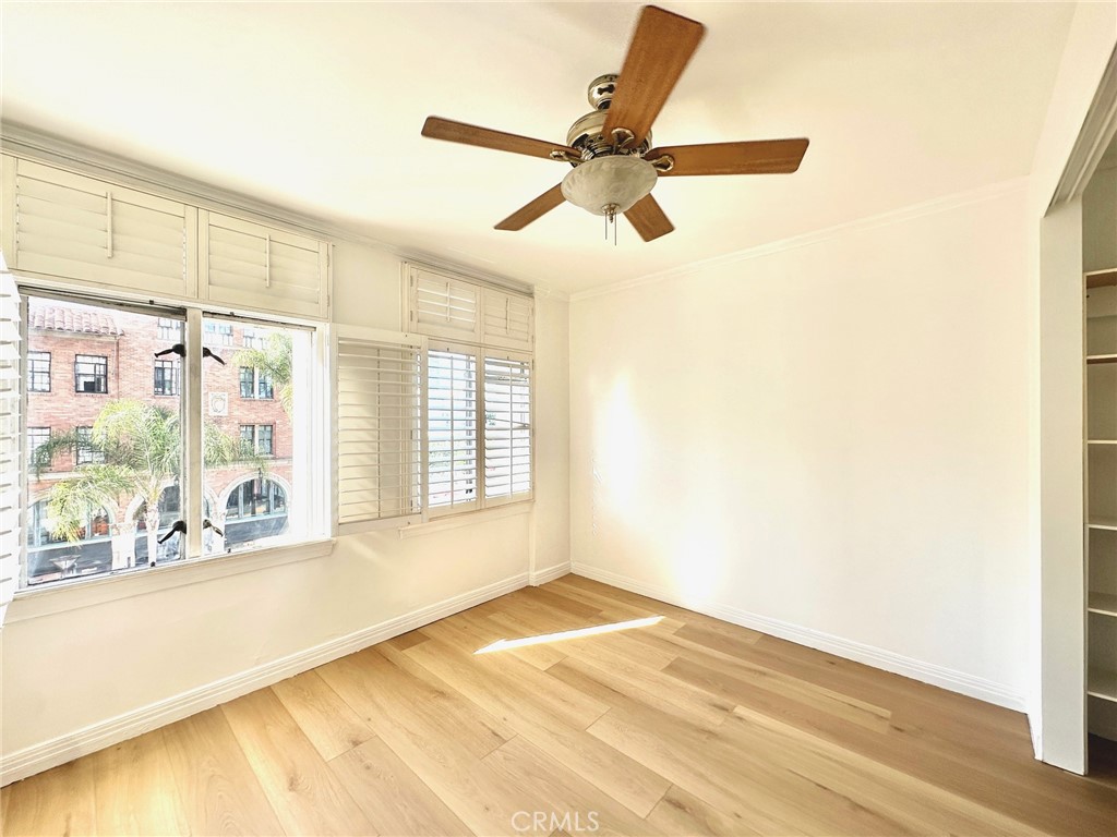 140 Linden Avenue, Unit 316 Long Beach, CA 90802 - Photo 9 of 11 a view of an empty room and window