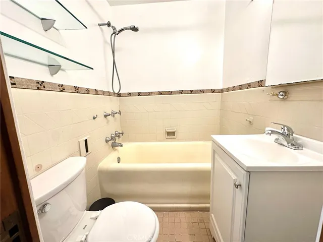 $1,800 | 140 Linden Avenue, Unit 316, Long Beach, CA 90802