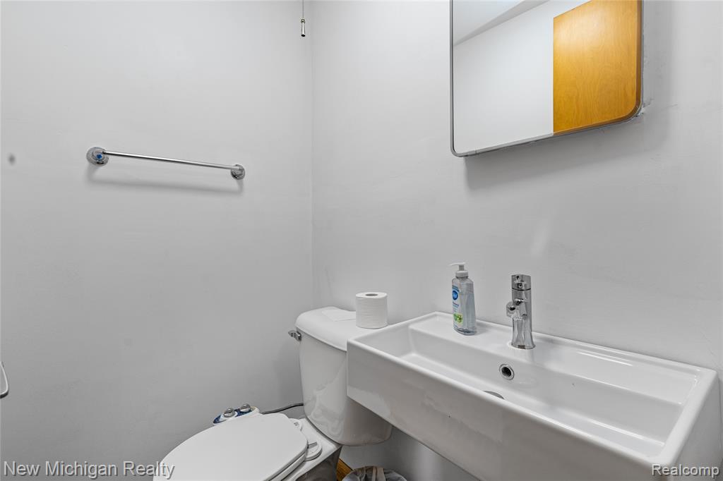 8359 Chicago Road Warren, MI 48093 - Photo 40 of 74