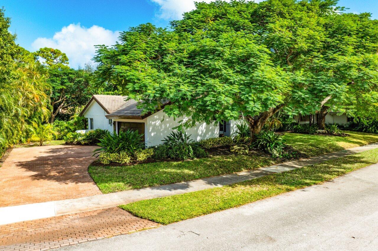 2423 Timbercreek Circle Northwest Boca Raton, FL 33431 - Photo 4 of 50 Side entry garage