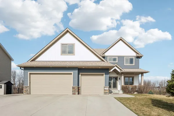 $540,000 | 926 Bluff Heights Drive Southeast, Lonsdale, MN 55046