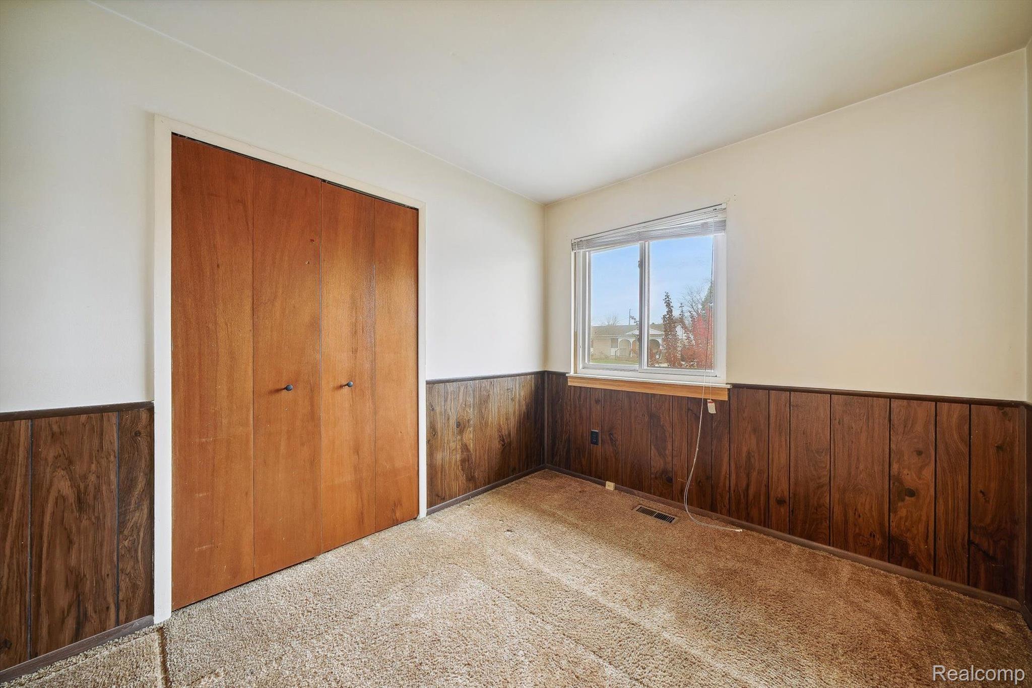 2159 Garry Drive Troy, MI 48083 - Photo 23 of 36 Bedroom 3 view from entry