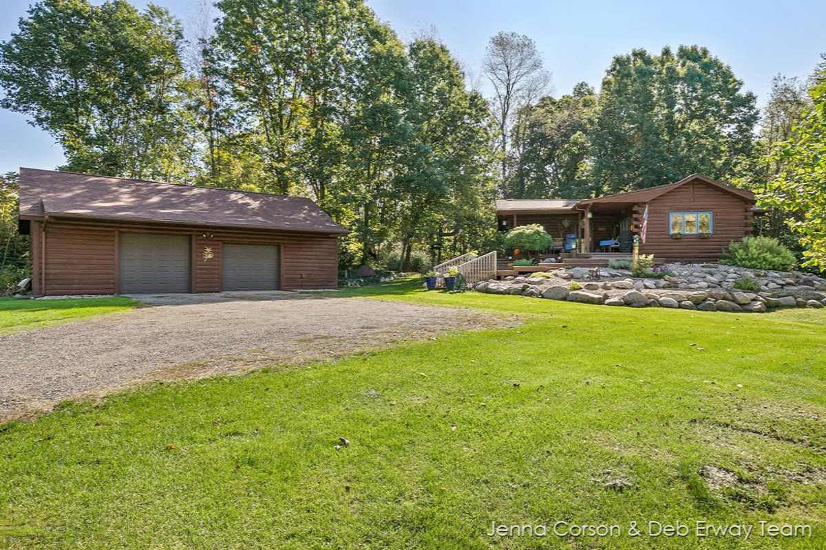 8501 Keller Road Delton, MI 49046 - Photo 2 of 30 IMG_1000