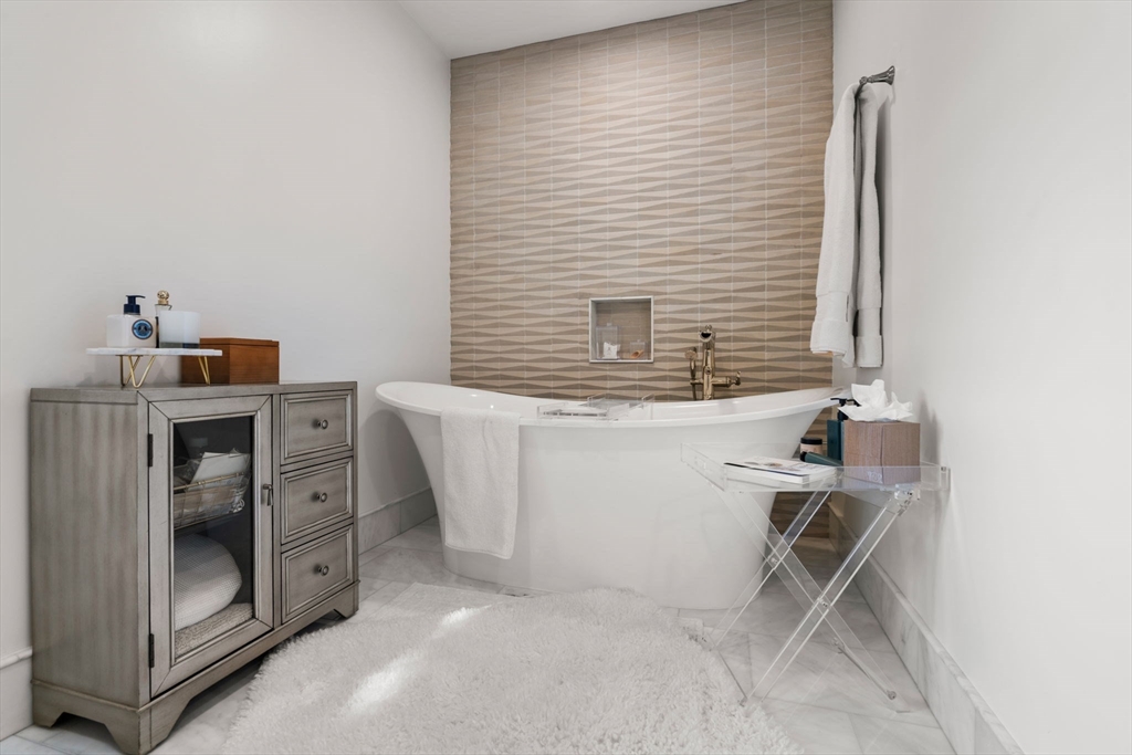 153 Valley Road Needham, MA 02492 - Photo 18 of 35 Gallery Image 18
