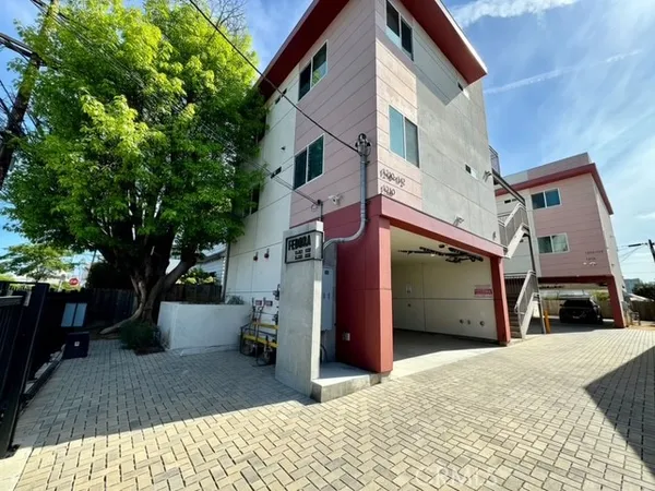 $3,895 | 1212 Fedora Street, Los Angeles, CA 90006