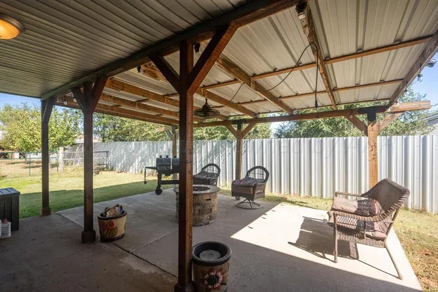 a table and chairs sitting in front of a house