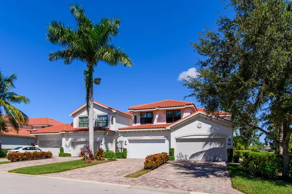 $450,000 | 3169 Aviamar Circle, Unit 102, Naples, FL 34114