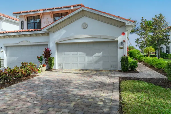 $450,000 | 3169 Aviamar Circle, Unit 102, Naples, FL 34114