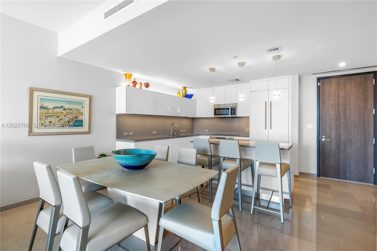 68 Southeast 6th Street, Unit 810 Miami, FL 33131 - Photo 4 of 33
