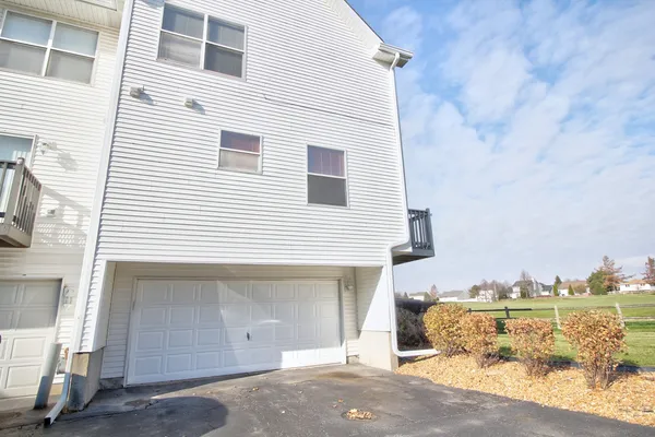 $2,500 | 16472 Teton Drive, Unit D, Lockport, IL 60441