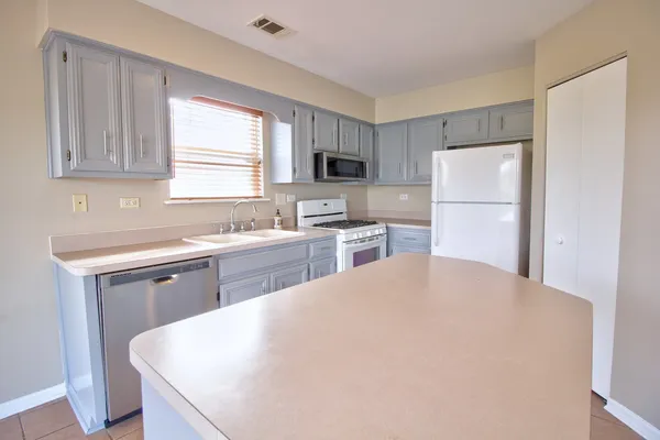 $2,500 | 16472 Teton Drive, Unit D, Lockport, IL 60441