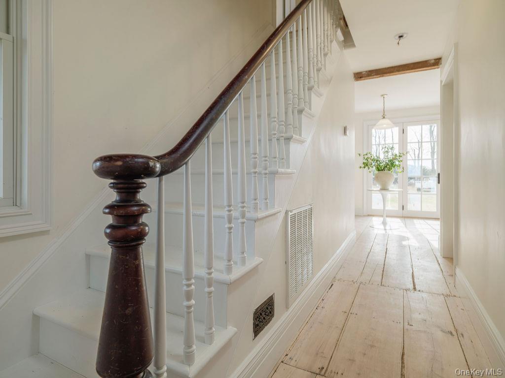 7220 Main Road East Marion, NY 11939 - Photo 27 of 44 a view of entryway