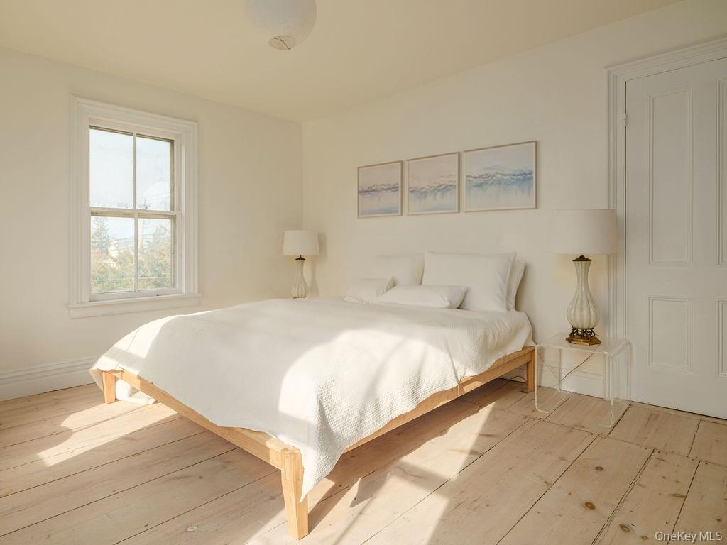 7220 Main Road East Marion, NY 11939 - Photo 30 of 44 a bedroom with a bed and a window