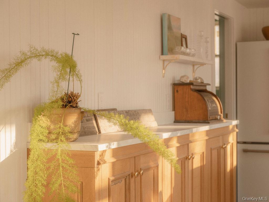 7220 Main Road East Marion, NY 11939 - Photo 9 of 44