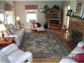 525 Rosedale Boulevard Jacksonville, IL 62650 - Photo 4 of 12 Gallery Image 4