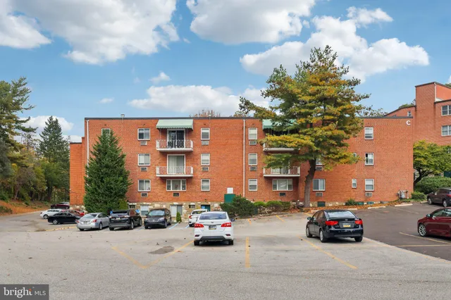 a car parked in front of a building
