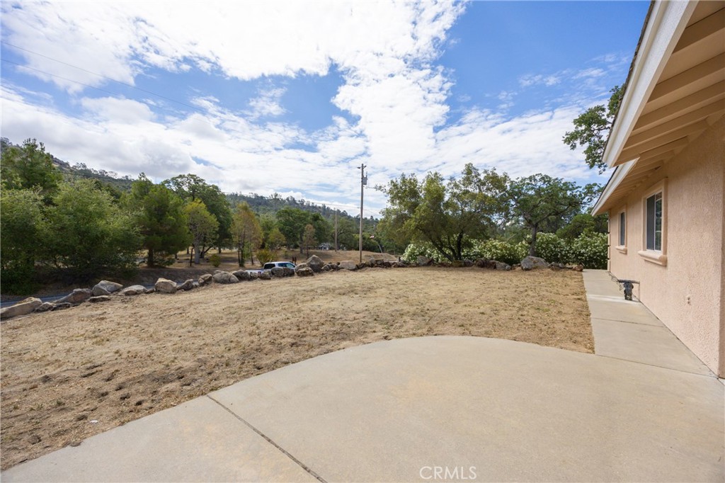 30142 Revis Road Coarsegold, CA 93614 - Photo 40 of 43 a view of outdoor space and yard