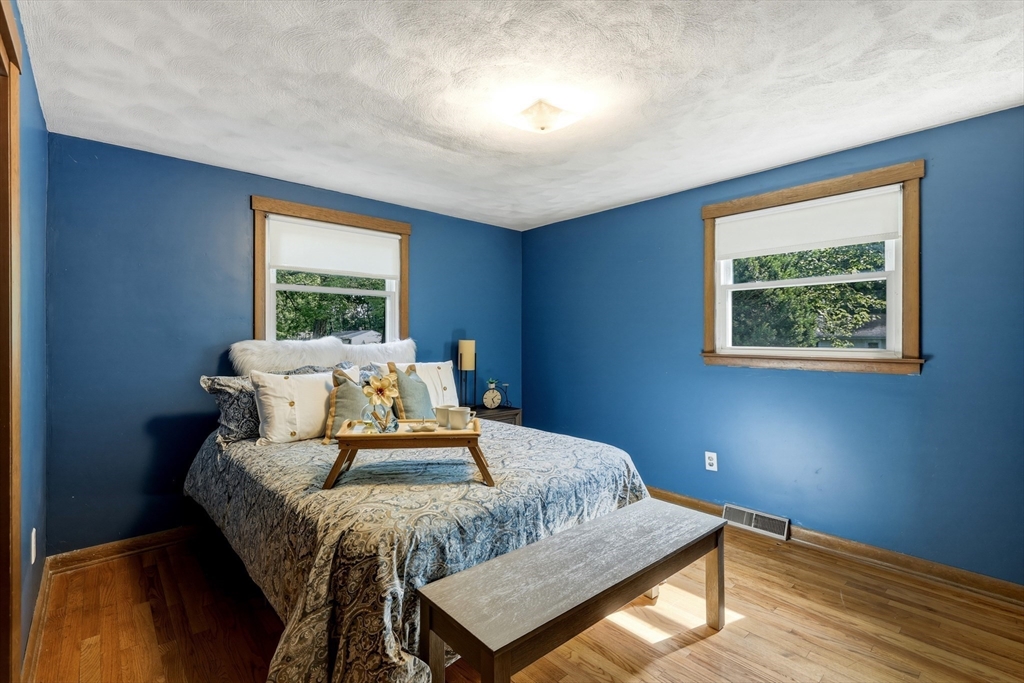 64 Tioga Street Springfield, MA 01128 - Photo 12 of 27