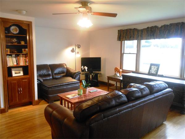 84 Ravenswood Road Waltham, MA 02453 - Photo 3 of 16 Gallery Image 3