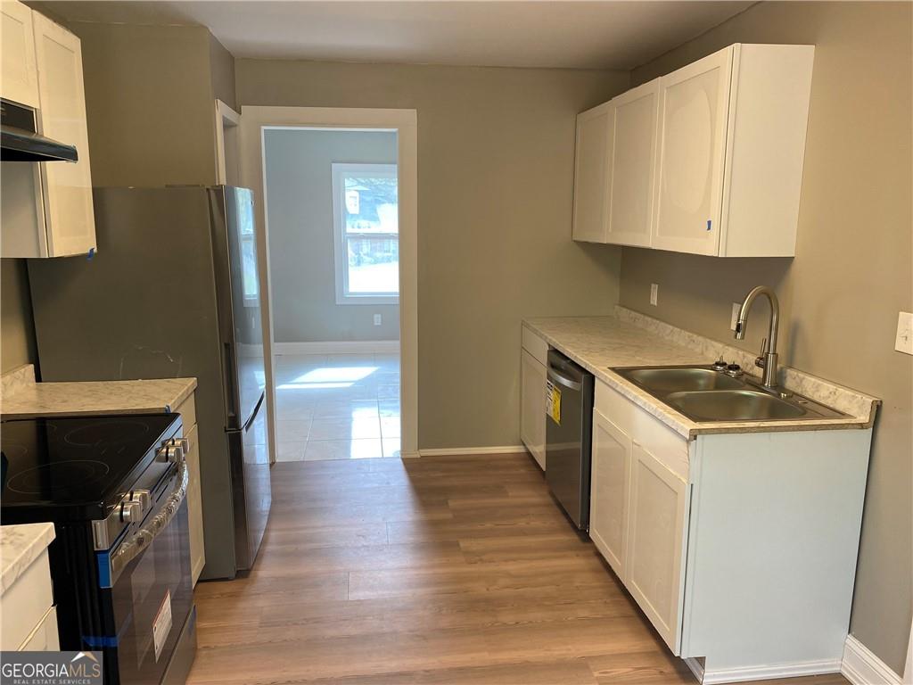 4029 Winding Way Macon, GA 31204 - Photo 15 of 24 a kitchen that has a sink and a stove in it