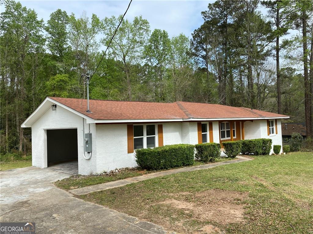 4029 Winding Way Macon, GA 31204 - Photo 2 of 24 a view of outdoor space yard and front view of a house