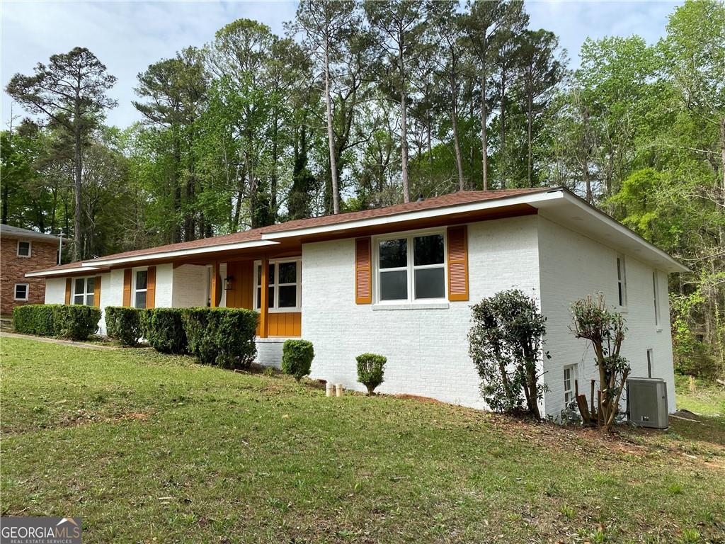 4029 Winding Way Macon, GA 31204 - Photo 3 of 24 a front view of a house with a yard