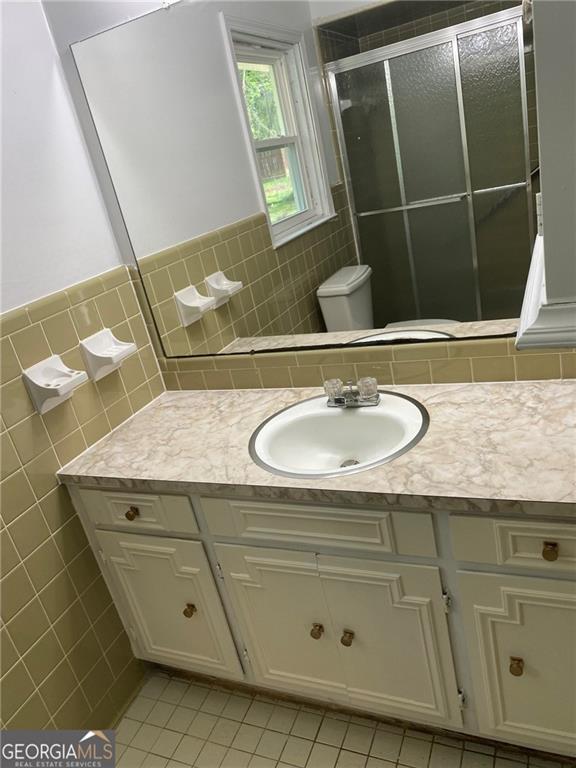 4029 Winding Way Macon, GA 31204 - Photo 9 of 24 a bathroom with a sink and a mirror
