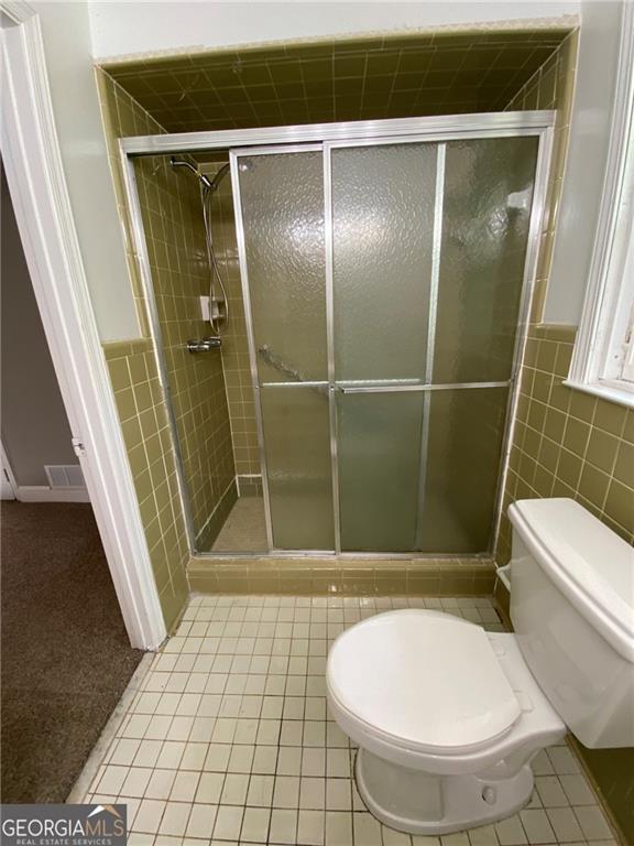 4029 Winding Way Macon, GA 31204 - Photo 10 of 24 a bathroom with a toilet and a shower