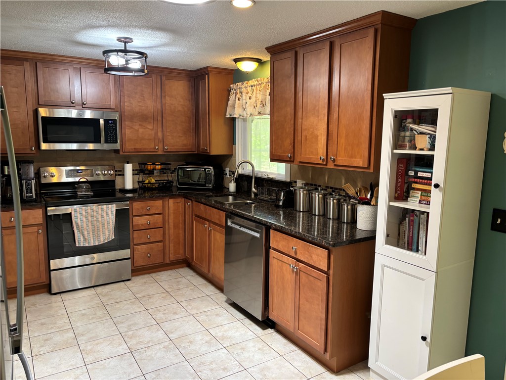 9 Sky View Road North Smithfield, RI 02896 - Photo 11 of 48 Gallery Image 11