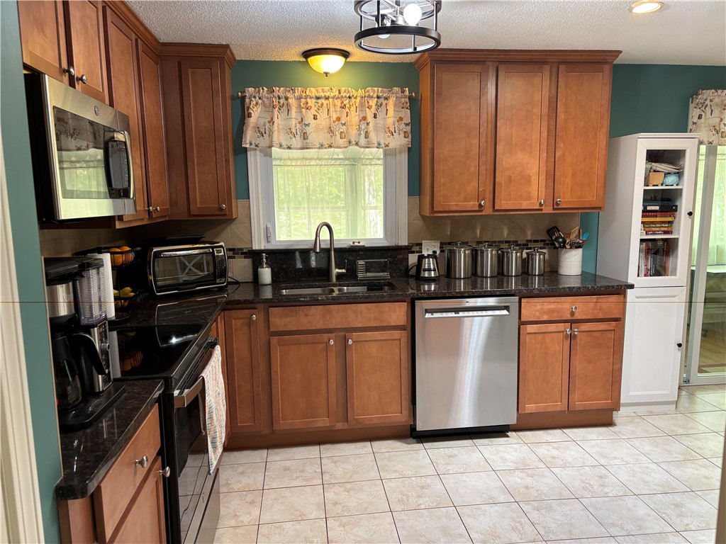9 Sky View Road North Smithfield, RI 02896 - Photo 8 of 48 Gallery Image 8