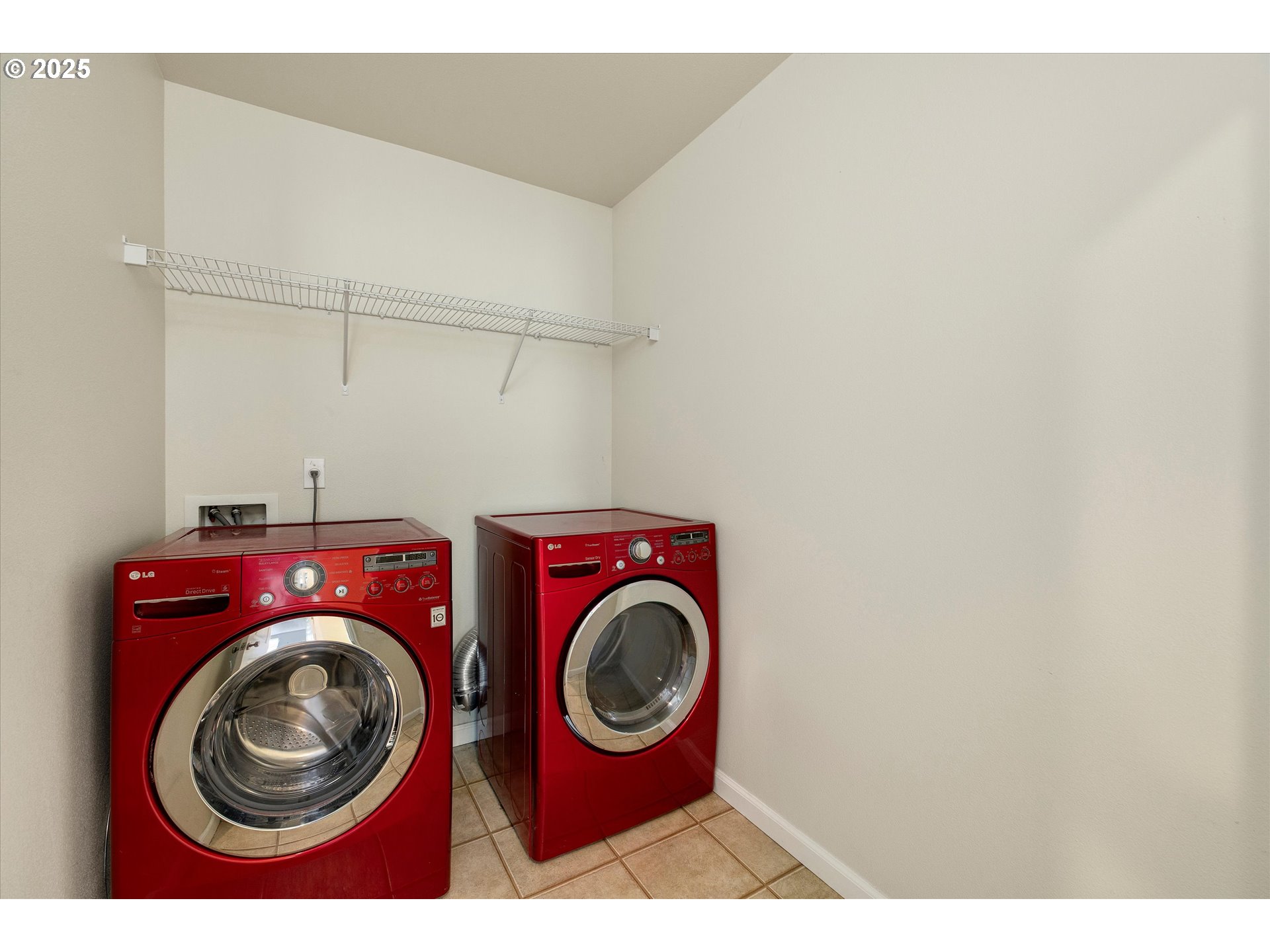 1153 Chinookan Drive Cascade Locks, OR 97014 - Photo 13 of 27 a utility room with dryer and washer